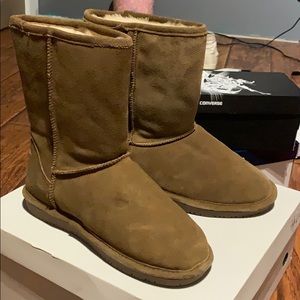 NEVER WORN bear paw boots